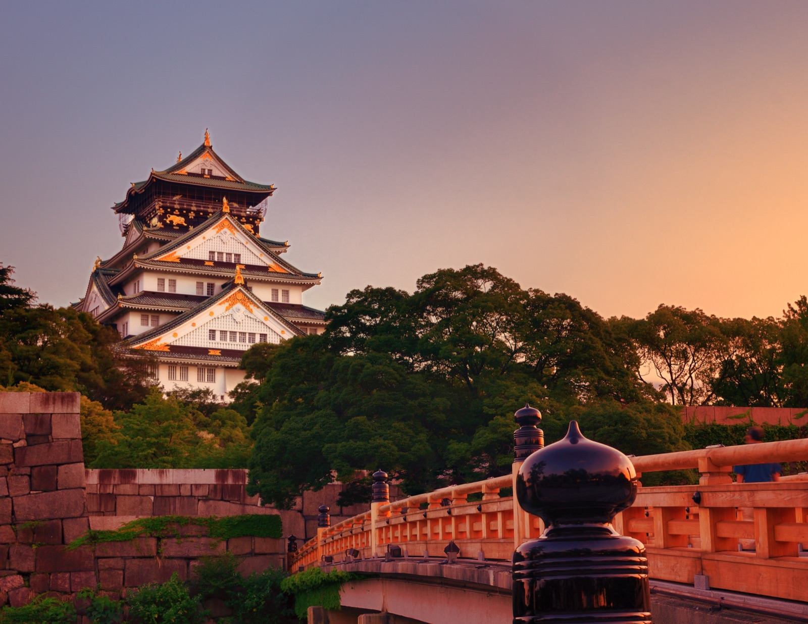 Osaka Castle morning → Dotonbori shopping + street food evening — Wanvela