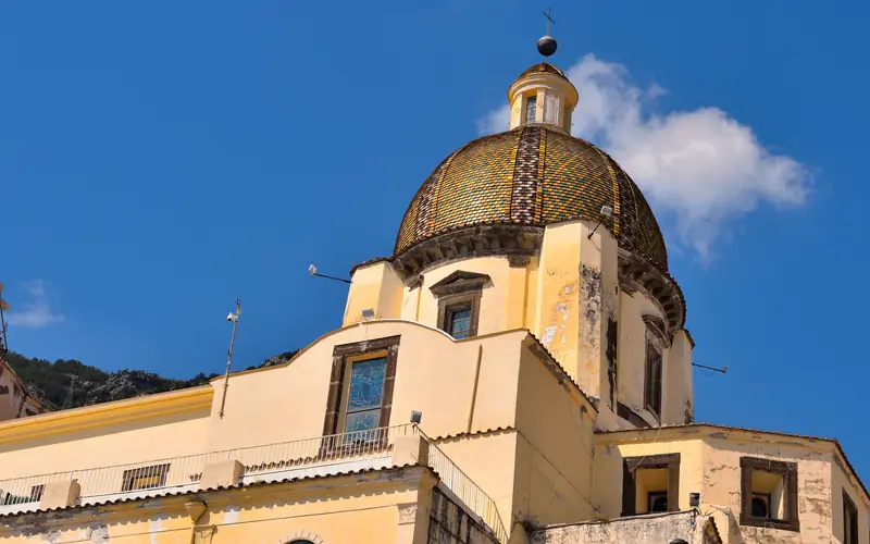 Le Sirenuse Positano red walls — Wanvela Journal